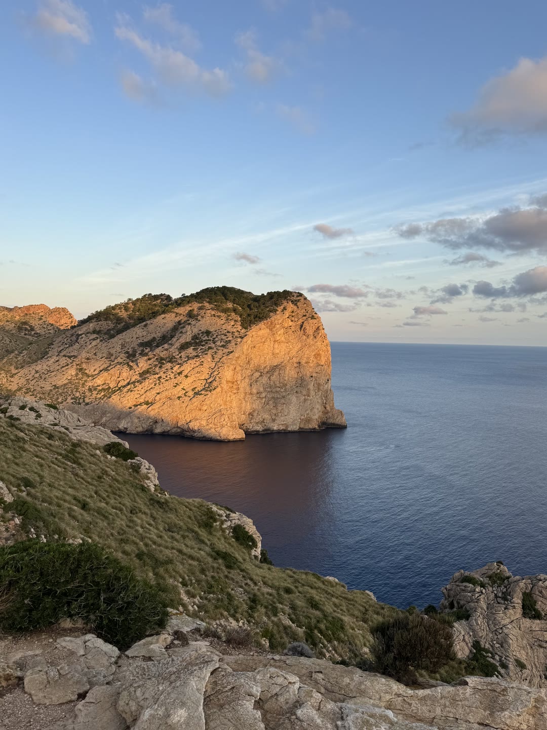 Скелі Форментор над морем